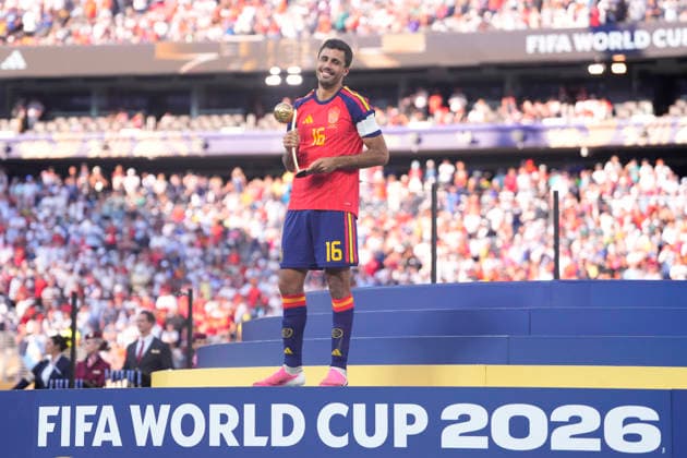 Spain v Argentina: Final - FIFA World Cup, WM, Weltmeisterschaft, Fussball 2026 Rodri Hernandez of Spain poses for the photo with the Golden Ball award during the FIFA World Cup 2026 Final match between Spain and Argentina at New York New Jersey Stadium on July 19, 2026 in East Rutherford, United States. East Rutherford NJ United States  Copyright: xJosexBretonx originalFilename:bretonhernandez-spainvar260719_npJXF.jpg