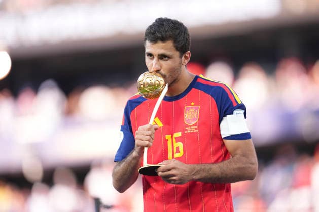 July 19, 2026, East Rutherford, New Jersey, United States: Rodri Hernandez of Spain poses for the photo with the Golden Ball award during the FIFA World Cup, WM, Weltmeisterschaft, Fussball 2026 Final match between Spain and Argentina at New York New Jersey Stadium on July 19, 2026 in East Rutherford, United States. East Rutherford United States - ZUMAa181 20260719_zaa_a181_180 Copyright: xJosexBretonx