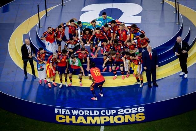 New York, USA 19th Jul 2026. Rodri lifts the trophy. Donald Trump and FIFA President Gianni Infantino watch Spain - Argentina World Cup Final Spanien - Argentinien 19.07.2026 *** New York, USA, July 19, 2026: Rodri lifts the trophy as Donald Trump and FIFA President Gianni Infantino watch the Spain vs. Argentina World Cup Final, July 19, 2026
