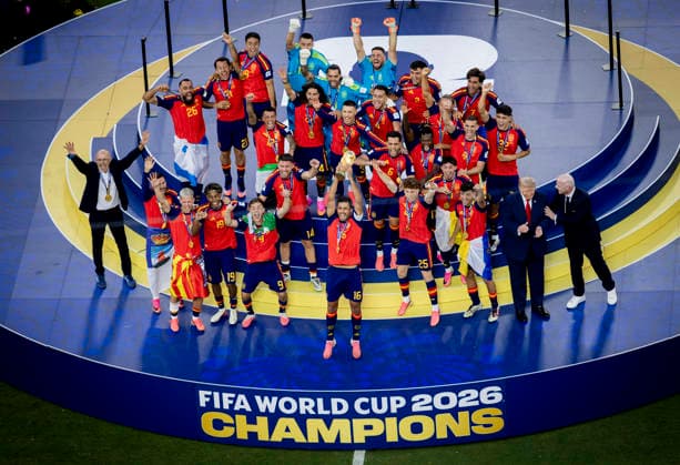 New York, USA 19th Jul 2026. Rodri lifts the trophy. Donald Trump and FIFA President Gianni Infantino watch Spain - Argentina World Cup Final Spanien - Argentinien 19.07.2026 *** New York, USA, July 19, 2026: Rodri lifts the trophy as Donald Trump and FIFA President Gianni Infantino watch the Spain vs. Argentina World Cup Final, July 19, 2026