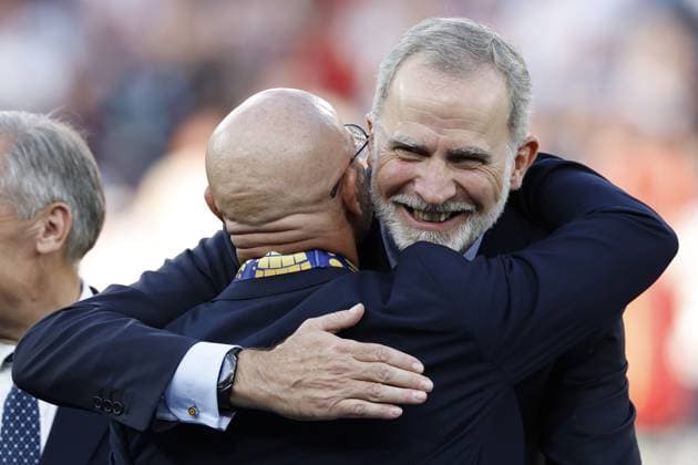 EAST RUTHERFORD, NEW JERSEY - (LR) Spain manager Luis de la Fuente, Spanish King Felipe VI after the 2026 FIFA World Cup, WM, Weltmeisterschaft, Fussball final between Spain and Argentina at the New York New Jersey Stadium on July 19, 2026, in East Rutherford, New Jersey, United States. MAURICE VAN STEEN ANP World Cup Soccer 2026 xVIxANPxSportx xMauricexvanxSteenxIVx 563901280 originalFilename: 563901280.jpg