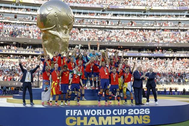 EAST RUTHERFORD, NEW JERSEY - Spain goalkeeper David Raya, Marc Pubill of Spain, Alex Grimaldo of Spain, Eric Garcia of Spain, Marcos Llorente of Spain, Mikel Merino of Spain, Ferran Torres of Spain, Fabian Ruiz of Spain, Gavi of Spain, Dani Olmo of Spain, Yeremy Pino of Spain, Pedro Porro of Spain, Spain goalkeeper Joan Garcia, Aymeric Laporte of Spain, Alex Baena of Spain, Rodri of Spain with the World Cup, Nico Williams of Spain, Martin Zubimendi of Spain, Lamine Yamal of Spain, Pedri of Spain, Mikel Oyarzabal of Spain, Pau Cubarsi of Spain, Spain goalkeeper Unai Simon, Marc Cucurella of Spain, Victor Munoz of Spain, Borja Iglesias of Spain, Spain manager Luis de la Fuente after the 2026 FIFA World Cup, WM, Weltmeisterschaft, Fussball final between Spain and Argentina at the New York New Jersey Stadium on July 19, 2026 in East Rutherford, New Jersey, United States. MAURICE VAN STEEN ANP World Cup Soccer 2026 xVIxANPxSportx xMauricexvanxSteenxIVx 563901392 originalFilename: 563901392.jpg