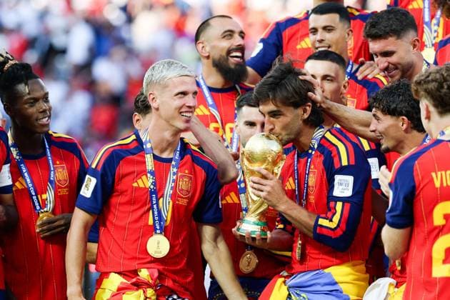 July 19, 2026, East Rutherford, Nj, United States: Ferran Torres player of Spain celebrates winning the 2026 FIFA World Cup, WM, Weltmeisterschaft, Fussball title at New York New Jersey Stadium, in East Rutherford, United States, on Sunday, July 19, 2026.(Foto: Brazil Photo Press Brazil Photo Press) INTERNATIONAL East Rutherford United States - ZUMAv122 20260719_aap_v122_105 Copyright: xWilliamxVolcovx