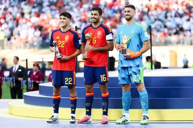 July 19, 2026, East Rutherford, Nj, United States: Pau Cubarsi player os Spain is named the Best Young Player, Rodri is awarded the Best Player of the 2026 FIFA World Cup, WM, Weltmeisterschaft, Fussball and goalkeeper Unai Simon is named the tournament s Best Goalkeeper at New York New Jersey Stadium, in East Rutherford, United States, on Sunday, July 19, 2026.(Foto: Brazil Photo Press Brazil Photo Press) INTERNATIONAL East Rutherford United States - ZUMAv122 20260719_aap_v122_120 Copyright: xWilliamxVolcovx