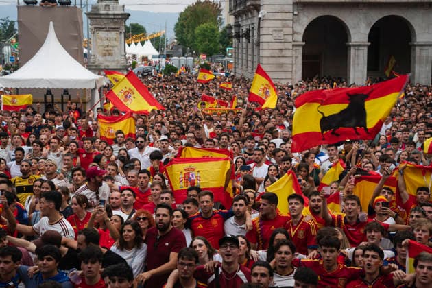2026 FIFA World Cup, WM, Weltmeisterschaft, Fussball Final In Santander Fans of the Spanish national team, Nationalteam follow the match on a giant screen in Santander, Spain, during the World Cup final between Spain and Argentina SANTANDER Spain  Copyright: xJoaquinxGomezxSastrex originalFilename:sastre-notitle260719_npe4t.jpg