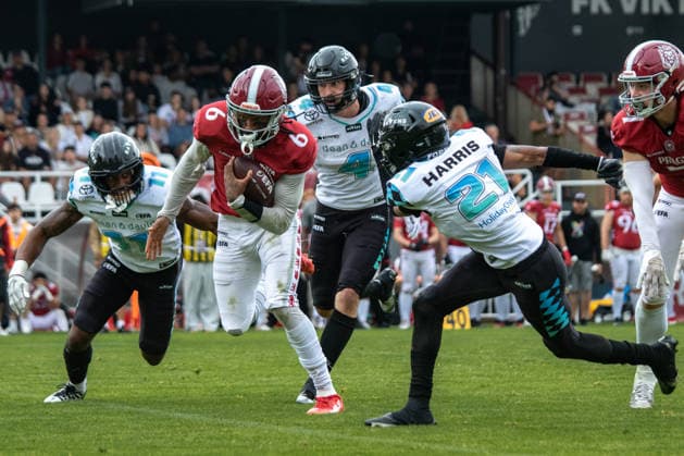 Jaylon Henderson 6, Prague Lions being chased by Divine Buckrham 11, Munich Ravens and Bijon Harris 21, Munich Ravens , Prague Lions vs Munich Ravens, American Football, EUROPEAN FOOTBALL ALLIANCE (EFA), Week 10, 2026, 19.07.2026 Praha MÄ›stskÃ½ Stadion Czechia Copyright: xM51x