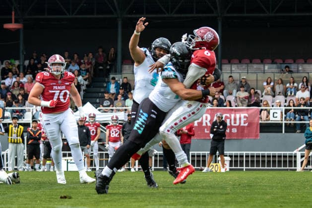 Jaylon Henderson 6, Prague Lions being sacked by Munich D line, Prague Lions vs Munich Ravens, American Football, EUROPEAN FOOTBALL ALLIANCE (EFA), Week 10, 2026, 19.07.2026 Praha MÄ›stskÃ½ Stadion Czechia Copyright: xM51x