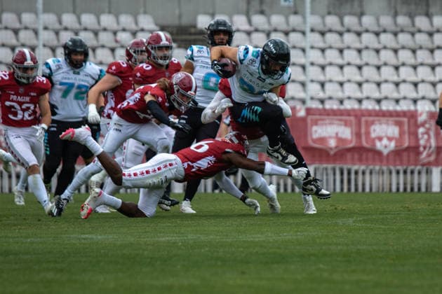 Benedikt Pohler 26, Munich Ravens jumos over Lions DB No.16 , Prague Lions vs Munich Ravens, American Football, EUROPEAN FOOTBALL ALLIANCE (EFA), Week 10, 2026, 19.07.2026 Praha MÄ›stskÃ½ Stadion Czechia Copyright: xM51x