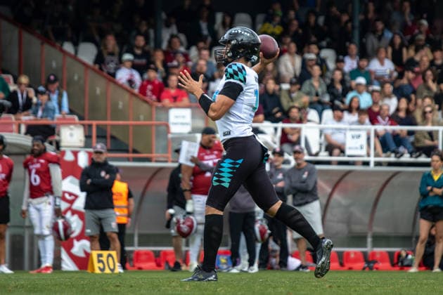 Lewin Adrom 17, Munich Ravens throwing the ball, Prague Lions vs Munich Ravens, American Football, EUROPEAN FOOTBALL ALLIANCE (EFA), Week 10, 2026, 19.07.2026 Praha MÄ›stskÃ½ Stadion Czechia Copyright: xM51x
