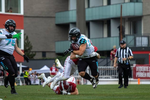 Benedikt Pohler 26, Munich Ravens being tackled mid air, Prague Lions vs Munich Ravens, American Football, EUROPEAN FOOTBALL ALLIANCE (EFA), Week 10, 2026, 19.07.2026 Praha MÄ›stskÃ½ Stadion Czechia Copyright: xM51x