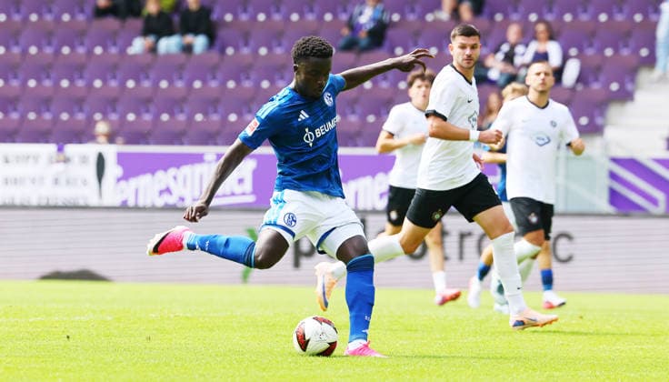 Erz.Aue - Schalke 04 Testspiel Aue, 19.07.2026, eins-Erzgebirgsstadion, Fussball, Testspiel , FC Erzgebirge Aue vs. FC Schalke 04 2:4 (0:2) , Im Bild: Christian Gomis ( 7, Schalke) , *** Erz Aue vs. Schalke 04 Friendly Match, Aue, July 19, 2026, at Erzgebirgsstadion, Soccer, Friendly Match, FC Erzgebirge Aue vs. FC Schalke 04 2-4-0-2, Pictured: Christian Gomis 7, Schalke, Picture Point
