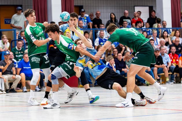 19.07.2026, GER, Handball, Maenner, Saison 26 27, Opel 1.Bl, Testspiel, ThSV Eisenach - HSG Wetzlar Maarten Elwert (ThSV Eisenach,79), Petter Overby (HSG Wetzlar) 99848 Wutha-Farnroda Hörselberghalle Thueringen Deutschland *** July 19, 2026, GER, Handball, Men, 2026–2027 Season, Opel 1st Division, Exhibition Match, ThSV Eisenach vs. HSG Wetzlar, Maarten Elwert (ThSV Eisenach), 79, Petter Overby (HSG Wetzlar), 99848 Wutha Farnroda, Hörselberghalle, Thuringia, Germany