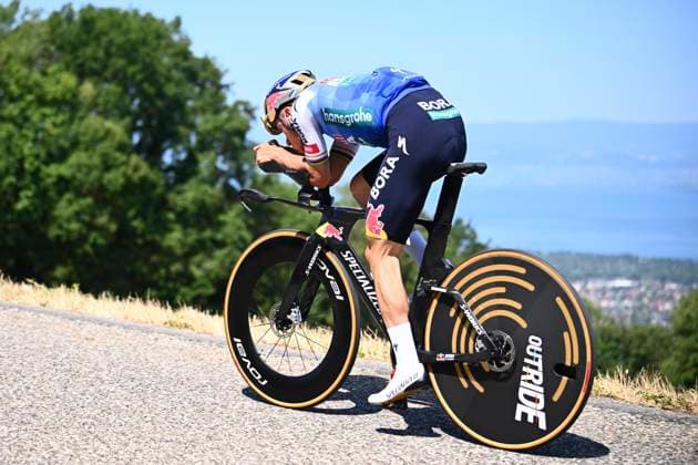 Tour de France 2026 Second Restday HAUTE-SAVOIE, FRANCE - JULY 20 : Evenepoel Remco (BEL) of Red Bull - BORA - Hansgrohe trains on his time trial bike during the second restday of the 113rd edition of Tour de France an UCI World Tour 2.UWT for Men Elite on July 20, 2026 in Haute-Savoie, France, 20 07 2026 Haute-Savoie France  Copyright: xGvgx