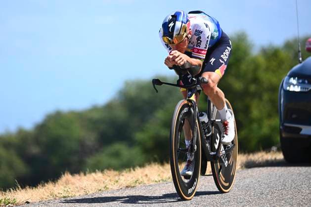 Tour de France 2026 Second Restday HAUTE-SAVOIE, FRANCE - JULY 20 : Evenepoel Remco (BEL) of Red Bull - BORA - Hansgrohe trains on his time trial bike during the second restday of the 113rd edition of Tour de France an UCI World Tour 2.UWT for Men Elite on July 20, 2026 in Haute-Savoie, France, 20 07 2026 Haute-Savoie France  Copyright: xGvgx