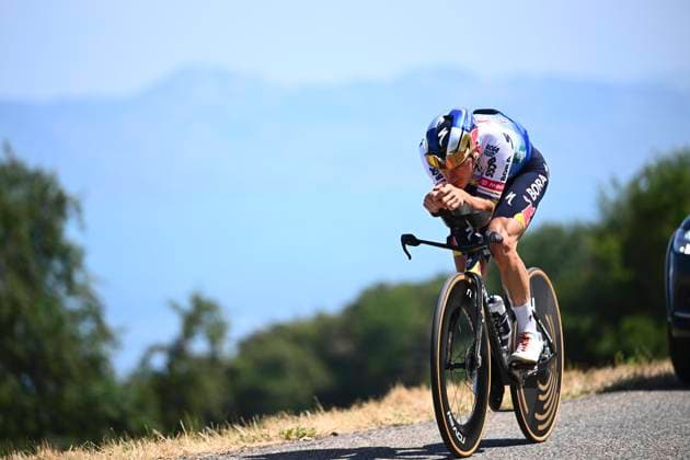 Tour de France 2026 Second Restday HAUTE-SAVOIE, FRANCE - JULY 20 : Evenepoel Remco (BEL) of Red Bull - BORA - Hansgrohe trains on his time trial bike during the second restday of the 113rd edition of Tour de France an UCI World Tour 2.UWT for Men Elite on July 20, 2026 in Haute-Savoie, France, 20 07 2026 Haute-Savoie France  Copyright: xGvgx