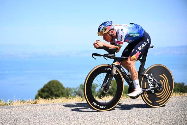 Tour de France 2026 Second Restday HAUTE-SAVOIE, FRANCE - JULY 20 : Evenepoel Remco (BEL) of Red Bull - BORA - Hansgrohe trains on his time trial bike during the second restday of the 113rd edition of Tour de France an UCI World Tour 2.UWT for Men Elite on July 20, 2026 in Haute-Savoie, France, 20 07 2026 Haute-Savoie France  Copyright: xGvgx
