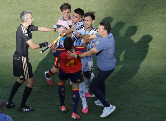 Football: 2026 World Cup Argentina s Leandro Paredes (2nd from R) thrusts away Spain s Eric Garcia (front) following Spain s 1-0 victory in the World Cup football final at New York New Jersey Stadium in East Rutherford, New Jersey, on July 19, 2026.  A14AA0005623856P