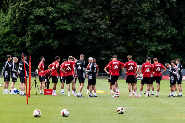 COLOGNE, GERMANY - JULY 20: Team circle of 1. FC Koeln players during a training session of season 2026 27 at Geissbockheim on July 20, 2026 in Cologne, Germany. North Rhine Westphalia Germany Copyright: xSteffiexWunderlx