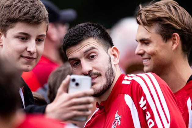 COLOGNE, GERMANY - JULY 20: Luka Lochoshvili (1. FC Koeln, 24) taking a selfie with fans during a training session of season 2026 27 at Geissbockheim on July 20, 2026 in Cologne, Germany. North Rhine Westphalia Germany Copyright: xSteffiexWunderlx