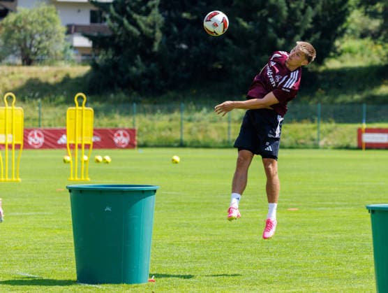20.07.2026 - Fussball - 2. Fussball-Bundesliga - Saison 2026 2027 - 1. FC Nürnberg FCN Club - Trainingslager Sommer Sommertrainingslager Gais - Bruneck - Südtirol - Zink DaMa - xdaxmax - Finn Becker (22, 1. FC Nürnberg FCN ) und Mannschaft Team des FCN mit Geschicklichkeitsspiel *** July 20, 2026 Soccer 2 Soccer Bundesliga 2026–2027 Season 1 FC Nuremberg (FCN) Club Summer Training Camp Summer Training Camp in Gais, Brunico, South Tyrol Zink DaMa xdaxmax Finn Becker 22, 1 FC Nuremberg (FCN) and the FCN team playing a skill game