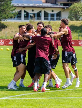 20.07.2026 - Fussball - 2. Fussball-Bundesliga - Saison 2026 2027 - 1. FC Nürnberg FCN Club - Trainingslager Sommer Sommertrainingslager Gais - Bruneck - Südtirol - Zink DaMa - xdaxmax - Jubel Freude der Mannschaft Team des FCN bei Geschicklichkeitsspiel *** July 20, 2026 Soccer 2 German Bundesliga 2026–2027 Season 1. FC Nürnberg (FCN) Club Summer Training Camp Summer Training Camp in Gais, Brunico, South Tyrol Zink DaMa xdaxmax Jubilation and Joy of the FCN Team During a Matchgame of chance