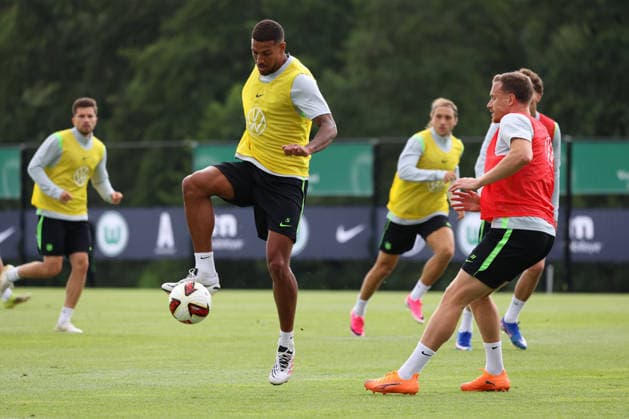 VfL Trainingslager, Weimarer Land Blankenhain, 20.07.2026, Fußball, Herren, Saison 2026 2027, 2. BL, VfL Wolfsburg, Sommer-Trainingslager: Tag 2., Vinicius Vini Souza (VfL Wolfsburg), Yannick Gerhardt (VfL Wolfsburg) Weimarer Land Niedersachsen Deutschland *** VfL Training Camp, Weimarer Land Blankenhain, July 20, 2026, Soccer, Men s, 2026–2027 Season, 2. Bundesliga, VfL Wolfsburg, Summer Training Camp Day 2, Vinicius Vini Souza (VfL Wolfsburg), Yannick Gerhardt (VfL Wolfsburg), Weimarer Land, Lower Saxony, Germany