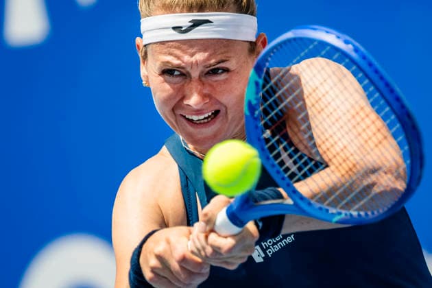 Marie Bouzkova of Czech Republic returns a ball to Jessica Bouzas Maneiro of Spain during the WTA, Tennis Damen 250 Livesport Prague Open 2026 tennis tournament match on July 20, 2026, in Prague, Czech Republic. (CTKxPhoto VitxSimanek) CTKPhotoP2026072005072  CTKPhotoP2026072005072