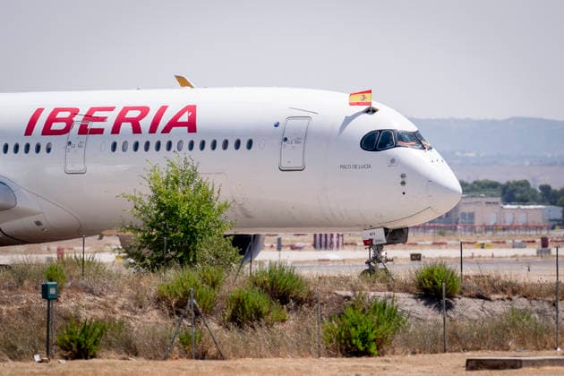 La Selección Espanola llega al aeropuerto de Madrid-Barajas La selección espanola a su llegada al aeropuerto de Madrid-Barajas, a 20 de julio de 2026, en Madrid (Espana). El combinado espanol se convirtió ayer en campeón del Mundial 2026 de fútbol, tras vencer por 1-0 a Argentina con gol de Ferrán Torres. 20 JULIO 2026 A. Pé Madrid Madrid Espana *** The Spanish National Team Arrives at Madrid-Barajas Airport The Spanish national team upon its arrival at Madrid-Barajas Airport on July 20, 2026, in Madrid, Spain. The Spanish team became the 2026 World Cup champion yesterday after defeating Argentina 1–0 with a goal by Ferrán Torres. JULY 20, 2026, in Madrid, Spain  Copyright: xA.xPÃ rezxMecax 7677553