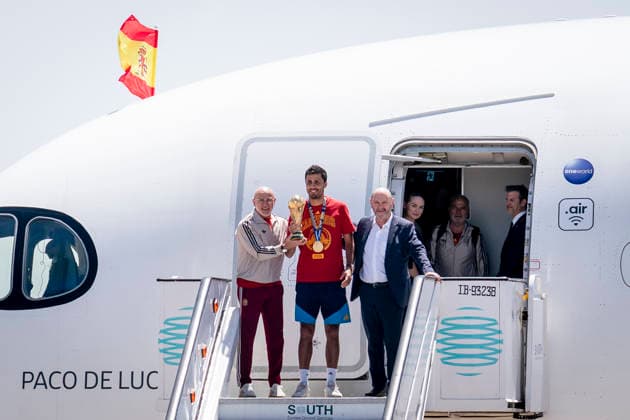 La Selección Espanola llega al aeropuerto de Madrid-Barajas El capitán de la selección espanola, Rodri, y el seleccionador, Luis de la Fuente, selección espanola a su llegada al aeropuerto de Madrid-Barajas, a 20 de julio de 2026, en Madrid (Espana). El combinado espanol se convirtió ayer en campeón del Mundial 2026 de fútbol, tras vencer por 1-0 a Argentina con gol de Ferrán Torres. 20 JULIO 2026 A. Pé Madrid Madrid Espana *** The Spanish National Team Arrives at Madrid-Barajas Airport. Spanish national team captain Rodri and head coach Luis de la Fuente are seen upon the team’s arrival at Madrid-Barajas Airport on July 20, 2026, in Madrid, Spain. The Spanish team became the 2026 World Cup champion yesterday after defeating Argentina 1–0 with a goal by Ferrán Torres. JULY 20, 2026, in Madrid, Spain  Copyright: xA.xPÃ rezxMecax 7677566