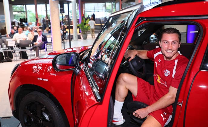 RB Leipzig PK Ð Rocco Reitz Bundesliga Leipzig, 20.07.2026, BMW - MINI Leipzig, Fußball-Bundesliga , RB Leipzig - Pressekonferenz bei Partner BMW - MINI. , Im Bild: RB Neuzugang Rocco Reitz übernimmt seinen Dienstwagen, einen MINI Countryman. , MINI CountrymanMINI Countryman *** RB Leipzig Press Conference – Rocco Reitz, Bundesliga, Leipzig, July 20, 2026, BMW MINI Leipzig, Soccer, Bundesliga, RB Leipzig press conference at partner BMW MINI, Pictured: RB newcomer Rocco Reitz takes delivery of his company car, a MINI Countryman, MINI Countryman, MINI Countryman Picture Point