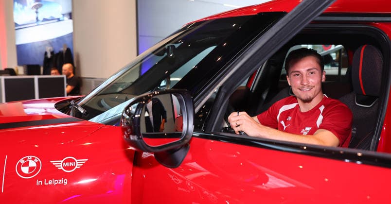 RB Leipzig PK Ð Rocco Reitz Bundesliga Leipzig, 20.07.2026, BMW - MINI Leipzig, Fußball-Bundesliga , RB Leipzig - Pressekonferenz bei Partner BMW - MINI. , Im Bild: RB Neuzugang Rocco Reitz übernimmt seinen Dienstwagen, einen MINI Countryman. , MINI CountrymanMINI Countryman *** RB Leipzig Press Conference – Rocco Reitz, Bundesliga, Leipzig, July 20, 2026, BMW MINI Leipzig, Soccer, Bundesliga, RB Leipzig press conference at partner BMW MINI, Pictured: RB newcomer Rocco Reitz takes delivery of his company car, a MINI Countryman, MINI Countryman, MINI Countryman Picture Point