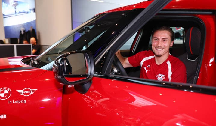 RB Leipzig PK Ð Rocco Reitz Bundesliga Leipzig, 20.07.2026, BMW - MINI Leipzig, Fußball-Bundesliga , RB Leipzig - Pressekonferenz bei Partner BMW - MINI. , Im Bild: RB Neuzugang Rocco Reitz übernimmt seinen Dienstwagen, einen MINI Countryman. , MINI CountrymanMINI Countryman *** RB Leipzig Press Conference – Rocco Reitz, Bundesliga, Leipzig, July 20, 2026, BMW MINI Leipzig, Soccer, Bundesliga, RB Leipzig press conference at partner BMW MINI, Pictured: RB newcomer Rocco Reitz takes delivery of his company car, a MINI Countryman, MINI Countryman, MINI Countryman Picture Point