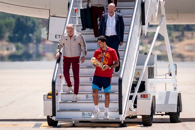 La Selección Espanola llega al aeropuerto de Madrid-Barajas El capitán de la selección espanola, Rodri, y el seleccionador, Luis de la Fuente, selección espanola a su llegada al aeropuerto de Madrid-Barajas, a 20 de julio de 2026, en Madrid (Espana). El combinado espanol se convirtió ayer en campeón del Mundial 2026 de fútbol, tras vencer por 1-0 a Argentina con gol de Ferrán Torres. 20 JULIO 2026 A. Pé Madrid Madrid Espana *** The Spanish National Team Arrives at Madrid-Barajas Airport. Spanish national team captain Rodri and head coach Luis de la Fuente are seen upon the team’s arrival at Madrid-Barajas Airport on July 20, 2026, in Madrid, Spain. The Spanish team became the 2026 World Cup champion yesterday after defeating Argentina 1–0 with a goal by Ferrán Torres. JULY 20, 2026, in Madrid, Spain  Copyright: xA.xPÃ rezxMecax 7677564