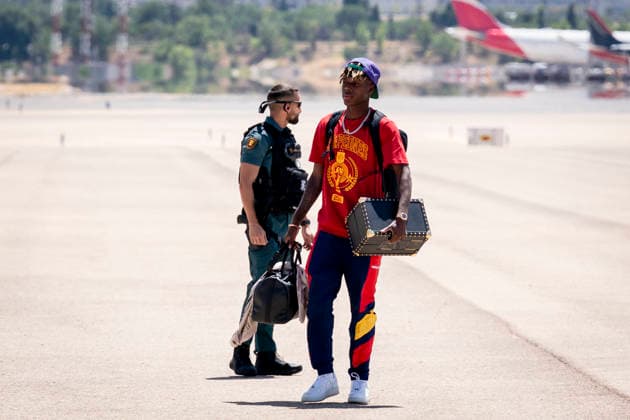 La Selección Espanola llega al aeropuerto de Madrid-Barajas El jugador de la selección espanola, Nico Williams, a su llegada al aeropuerto de Madrid-Barajas, a 20 de julio de 2026, en Madrid (Espana). El combinado espanol se convirtió ayer en campeón del Mundial 2026 de fútbol, tras vencer por 1-0 a Argentina con gol de Ferrán Torres. 20 JULIO 2026 A. Pé Madrid Madrid Espana *** The Spanish National Team arrives at Madrid-Barajas Airport. Spanish national team player Nico Williams upon his arrival at Madrid-Barajas Airport on July 20, 2026, in Madrid, Spain. The Spanish national team became the 2026 World Cup champion yesterday after defeating Argentina 1–0 with a goal by Ferrán Torres. JULY 20, 2026, in Madrid, Spain  Copyright: xA.xPÃ rezxMecax 7677577