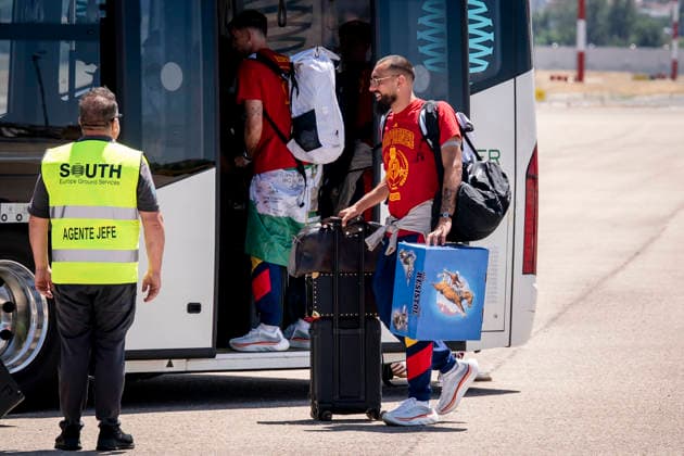 La Selección Espanola llega al aeropuerto de Madrid-Barajas El jugador de la selección espanola, Borja Iglesias, a su llegada al aeropuerto de Madrid-Barajas, a 20 de julio de 2026, en Madrid (Espana). El combinado espanol se convirtió ayer en campeón del Mundial 2026 de fútbol, tras vencer por 1-0 a Argentina con gol de Ferrán Torres. 20 JULIO 2026 A. Pé Madrid Madrid Espana *** The Spanish National Team arrives at Madrid-Barajas Airport. Spanish national team player Borja Iglesias upon his arrival at Madrid-Barajas Airport on July 20, 2026, in Madrid, Spain. The Spanish national team became the 2026 World Cup champion yesterday after defeating Argentina 1–0 with a goal by Ferrán Torres. JULY 20, 2026. A Pé Madrid, Madrid, Spain  Copyright: xA.xPÃ rezxMecax 7677580