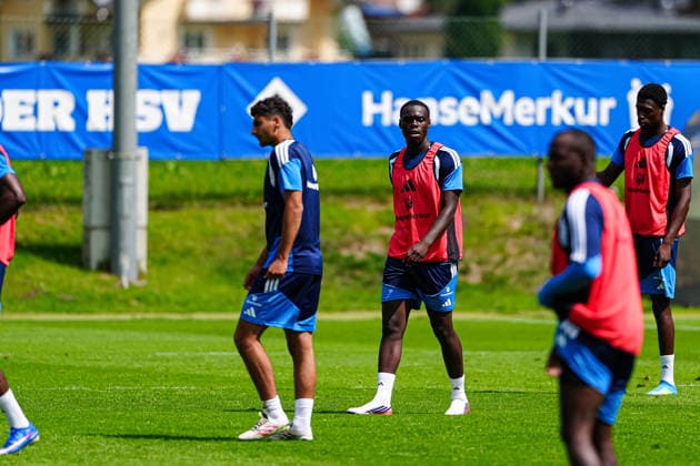 Martin Adeline (Hamburger SV, 05), Kofi Amoako (Hamburger SV, 22) AUT, Training Hamburger SV, Fussball, 1. Bundesliga, Saison 2026 2027, 20.07.2026 AUT, Training Hamburger SV, Fussball, 1. Bundesliga, Saison 2026 2027, 20.07.2026 Oberlängenfeld *** Martin Adeline, Hamburger SV, 05; Kofi Amoako, Hamburger SV, 22; AUT, Hamburger SV training, soccer, Bundesliga 1, 2026–2027 season, July 20, 2026 AUT, Training Hamburger SV, Soccer, Bundesliga 1, 2026–2027 Season, July 20, 2026 Oberlängenfeld Copyright: xEibner-Pressefoto MarcelxvonxFehrnx EP_MFN