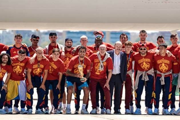 Spain return home with FIFA World Cup, WM, Weltmeisterschaft, Fussball trophy MADRID, SPAIN - JULY 20: Royal Spanish Football Federation President Rafael Louzan, Spain head coach Luis de la Fuente and captain Rodri arrive with the FIFA World Cup trophy at Adolfo Suarez Madrid-Barajas Airport, after Spain defeated Argentina in the 2026 FIFA World Cup final, in Madrid, Spain, July 20, 2026. Diego Radames Anadolu Madrid Spain. Editorial use only. Please get in touch for any other usage.  Copyright: x2026xAnadoluxDiegoxRadamesx