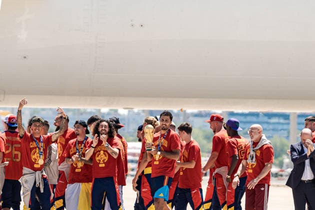 Spain return home with FIFA World Cup, WM, Weltmeisterschaft, Fussball trophy MADRID, SPAIN - JULY 20: Royal Spanish Football Federation President Rafael Louzan, Spain head coach Luis de la Fuente and captain Rodri arrive with the FIFA World Cup trophy at Adolfo Suarez Madrid-Barajas Airport, after Spain defeated Argentina in the 2026 FIFA World Cup final, in Madrid, Spain, July 20, 2026. Diego Radames Anadolu Madrid Spain. Editorial use only. Please get in touch for any other usage.  Copyright: x2026xAnadoluxDiegoxRadamesx