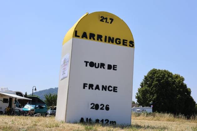 Tour de France 2026 - UCI Cycling Race Pierre Teyssot MAXPPP ; Tour de France 2026 - UCI Cycling Race. Larringes, France on July 20, 2026. A miles stone is seen a day ahead of the 113th edition of the Tour de France cycling race, 26,1 km between Evian and Thonon Les Bains. Pierre Teyssot Maxppp Larringes Haute-Savoie France  Copyright: xMAXPPPxPierrexTeyssotx TEY65882 TEY65882