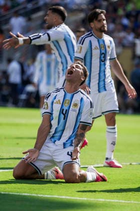 Spain v Argentina - FIFA World Cup, WM, Weltmeisterschaft, Fussball 2026 Gonzalo Montiel of Argentina looks dejected next to Nicolas Otamendi and Nicolas Tagliafico of Argentina during the FIFA World Cup 2026 final football match between Spain and Argentina. East Rutherford United States Copyright: xNicolòxCampox