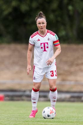 Testspiel: SG 99 Andernach vs. 1. FC Köln, 20.07.2026 ANDERNACH, DEUTSCHLAND - JULI 20: Marina Hegering (1. FC Köln, 33) am Ball während dem Testspiel zwischen SG 99 Andernach vs. 1. FC Köln im Stadion Andernach am 20. Juli 2026 in Andernach, Deutschland. *** Friendly Match: SG 99 Andernach vs. 1 FC Köln, July 20, 2026, ANDERNACH, GERMANY JULY 20 Marina Hegering of 1 FC Köln, No. 33, with the ball during the friendly match between SG 99 Andernach and 1 FC Köln at Andernach Stadium on July 20, 2026, in Andernach, Germany Copyright: xBEAUTIFULxSPORTS Wunderlx