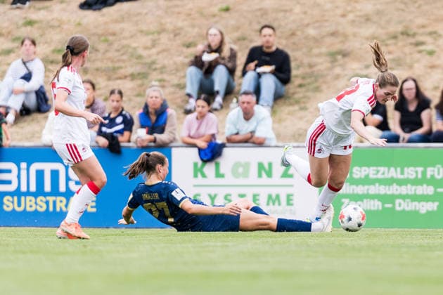Testspiel: SG 99 Andernach vs. 1. FC Köln, 20.07.2026 ANDERNACH, DEUTSCHLAND - JULI 20: Zweikampf Malou Müller (SG 99 Andernach, 27) gegen Taylor Ziemer (1. FC Köln, 18) während dem Testspiel zwischen SG 99 Andernach vs. 1. FC Köln im Stadion Andernach am 20. Juli 2026 in Andernach, Deutschland. *** Friendly Match: SG 99 Andernach vs. 1 FC Köln, July 20, 2026, ANDERNACH, GERMANY, JULY 20: Tackle by Malou Müller of SG 99 Andernach, 27, against Taylor Ziemer of 1 FC Köln, 18, during the friendly match between SG 99 Andernach and 1 FC Köln at Andernach Stadium on July 20, 2026, in Andernach, Germany Copyright: xBEAUTIFULxSPORTS Wunderlx