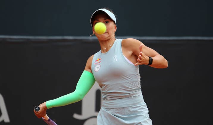 WTA, Tennis Damen 250 - MSC Hamburg Ladies Open: Julia Stusek (Deutschland) in ihrem Erstrundenspiel auf dem Centre Court am Rothenbaum. *** WTA 250 MSC Hamburg Ladies Open: Julia Stusek of Germany in her first-round match on Center Court at Rothenbaum