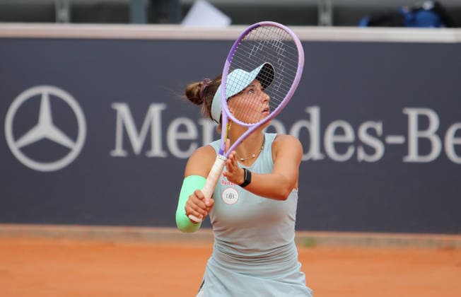 WTA, Tennis Damen 250 - MSC Hamburg Ladies Open: Julia Stusek (Deutschland) in ihrem Erstrundenspiel auf dem Centre Court am Rothenbaum. *** WTA 250 MSC Hamburg Ladies Open: Julia Stusek of Germany in her first-round match on Center Court at Rothenbaum