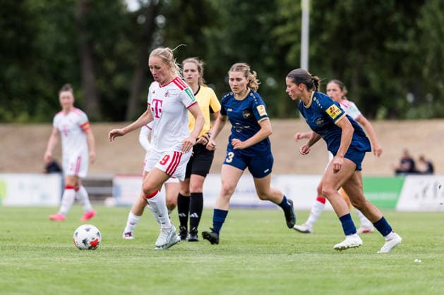 Testspiel: SG 99 Andernach vs. 1. FC Köln, 20.07.2026 ANDERNACH, DEUTSCHLAND - JULI 20: Pauline Bremer (1. FC Köln, 9) schießt das 0:3 während dem Testspiel zwischen SG 99 Andernach vs. 1. FC Köln im Stadion Andernach am 20. Juli 2026 in Andernach, Deutschland. *** Friendly Match: SG 99 Andernach vs. 1 FC Köln, July 20, 2026, ANDERNACH, GERMANY JULY 20 Pauline Bremer of 1 FC Köln scores the 0–3 goal during the friendly match between SG 99 Andernach and 1 FC Köln at Andernach Stadium on July 20, 2026, in Andernach, Germany Copyright: xBEAUTIFULxSPORTS Wunderlx