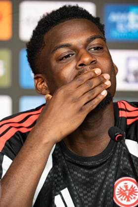 Frankfurt am Main, 20.07.2026 Pressekonferenz mit Neuzugang Noel Aseko v.l., Noel Aseko (Eintracht Frankfurt) (DFL DFB REGULATIONS PROHIBIT ANY USE OF PHOTOGRAPHS as IMAGE SEQUENCES and or QUASI-VIDEO) *** Frankfurt am Main, July 20, 2026 Press conference with new signing Noel Aseko (left), Noel Aseko, Eintracht Frankfurt. DFL and DFB regulations prohibit any use of photographs as image sequences and or quasi-video. Copyright: HMBxMedia JoaquimxFerreira