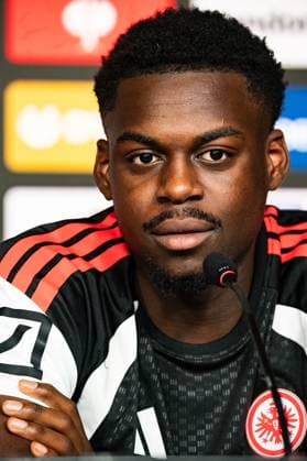 Frankfurt am Main, 20.07.2026 Pressekonferenz mit Neuzugang Noel Aseko v.l., Noel Aseko (Eintracht Frankfurt) (DFL DFB REGULATIONS PROHIBIT ANY USE OF PHOTOGRAPHS as IMAGE SEQUENCES and or QUASI-VIDEO) *** Frankfurt am Main, July 20, 2026 Press conference with new signing Noel Aseko (left), Noel Aseko, Eintracht Frankfurt. DFL and DFB regulations prohibit any use of photographs as image sequences and or quasi-video. Copyright: HMBxMedia JoaquimxFerreira
