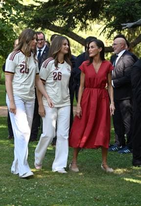 La Familia Real recibe en audiencia a la Selección Espanola de fútbol, campeona de la Copa Mundial de la Fifa 2026 Dona Letizia, la Princesa Leonor, la Infanta Sofía y Luis de la Fuente durante la audiencia a la Selección Espanola de fútbol tras proclamarse vencedora de la Copa Mundial de la Fifa contra Argentina, a 20 de julio de 2026, en Madrid (Espana). Los Reyes junto a sus dos hijas reciben en el Palacio de la Zarzuela a la Selección Espanola de fútbol tras ganar el día anterior en Nueva York a la Selección de Argentina. Esta cita es el inicio de una rúa institucional y ciudadana, que concluye con la Roja en la plaza de Cibeles ofreciendo el título a la afición. FÚTBOL;GENTE;COPA;MUNDIAL José Espana *** The Royal Family holds an audience with the Spanish National Soccer Team, winner of the 2026 FIFA World Cup. Queen Letizia, Princess Leonor, Infanta Sofía, and Luis de la Fuente during the audience with the Spanish National Soccer Team after it was crowned FIFA World Cup champion following its victory over Argentina on July 20, 2026, in Madrid, Spain. The King and Queen, along with their two daughters, received the Spanish National Soccer Team at the Zarzuela Palace after the team’s victory over Argentina the previous day in New York. This event marked the start of a series of official and public celebrations, culminating with La Roja in Cibeles Square presenting the title to the fans. SOCCER PEOPLE WORLD CUP José Spain  Copyright: xJosÃ xOlivax 7677982