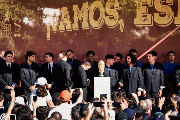 Pedro Sánchez recibe a la Selección Espanola, ganadora de la Copa Mundial de la FIFA 2026 Los jugadores de la selección espanola durante la recepción de los jugadores y el equipo técnico de la selección espanola de fútbol, ganadora de la Copa Mundial de la FIFA 2026, en el Complejo de la Moncloa, a 20 de julio de 2026, en Madrid (Espana). El combinado espanol se convirtió ayer en campeón del Mundial 2026 de fútbol, tras vencer por 1-0 a Argentina con gol de Ferrán Torres. 20 JULIO 2026 Carlos Lujá Madrid Madrid Espana *** Pedro Sánchez Welcomes the Spanish National Team, Winner of the 2026 FIFA World Cup The players of the Spanish national team during the reception for the players and coaching staff of the Spanish national soccer team, winner of the 2026 FIFA World Cup, at the Moncloa Complex on July 20, 2026, in Madrid, Spain. The Spanish team became the 2026 World Cup champion yesterday after defeating Argentina 1–0 with a goal by Ferrán Torres. JULY 20, 2026 Carlos Lujá Madrid, Spain  Copyright: xCarlosxLujanx 7678016