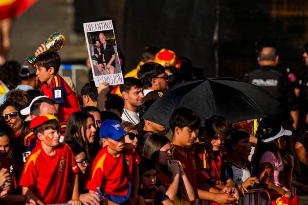 July 20, 2026, Madrid, Madrid, Spain: General view of the supporters at Cibeles celebration of Spain as Champions of the FIFA World Cup, WM, Weltmeisterschaft, Fussball 2026 at Cibeles Palace on July 20, 2026 in Madrid, Spain. Spain FIFA World Cup 2026 Parade In Madrid  - ZUMAa181 20260720_zaa_a181_014 Copyright: xOscarxJ.xBarrosox